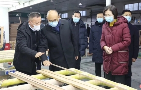 黑龙江省委书记许勤莅临哈尔滨阁韵窗业有限公司检查指导工作